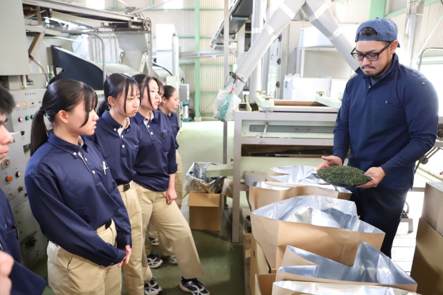 075_茶葉の魅力を活かした加工品作り～守りたい日本のお茶文化と茶畑の景観～